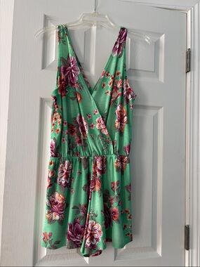 Floral Mint Green Sleeveless Romper with V-Neck